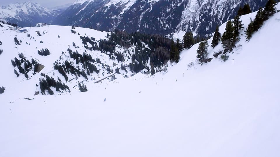 Black 52, back to town from Galzig top station, you have to pass this moguls field.
