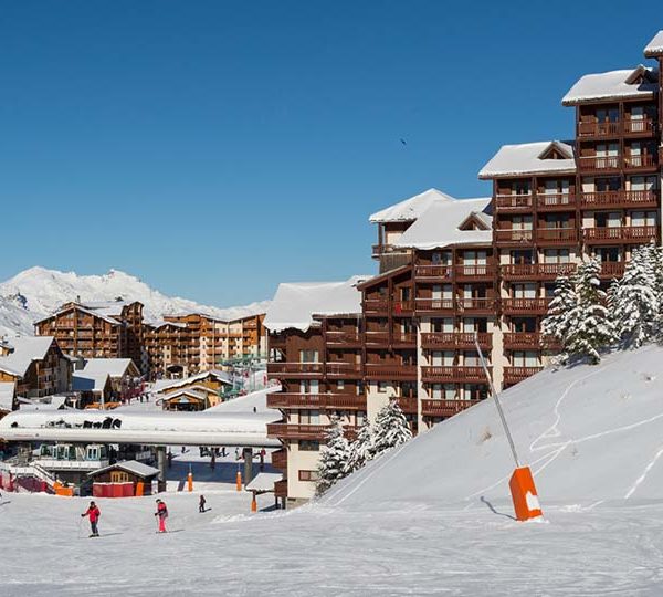 5. Les Bruyeres: Les Bruyeres from southeast and Bruyeres1gondola village station ©Gilles Lansard