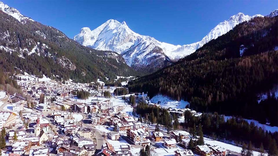 Canazei. The glamorous neighbour of Campitello