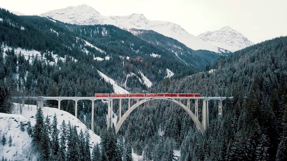 The train to Arosa. The recommended way to arrive here during winter. Fantastic views.